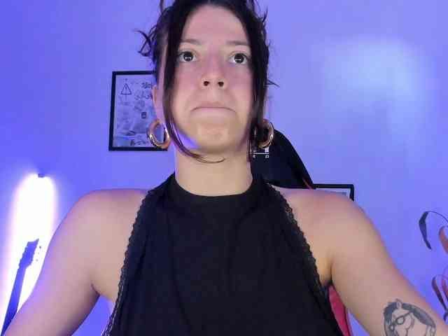 lolamustaine webcam