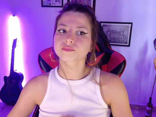 lolamustaine webcam