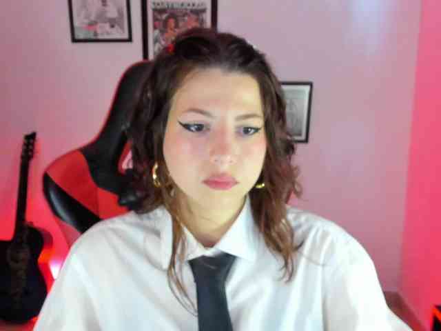 lolamustaine webcam