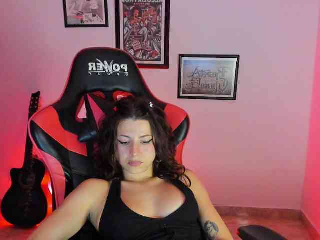 lolamustaine webcam