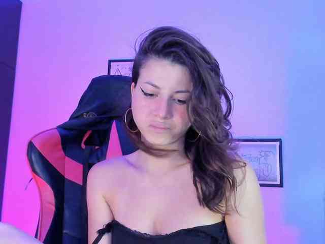 lolamustaine webcam