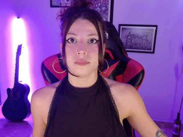 lolamustaine webcam