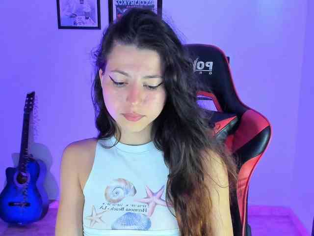lolamustaine webcam