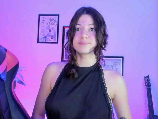 lolamustaine webcam