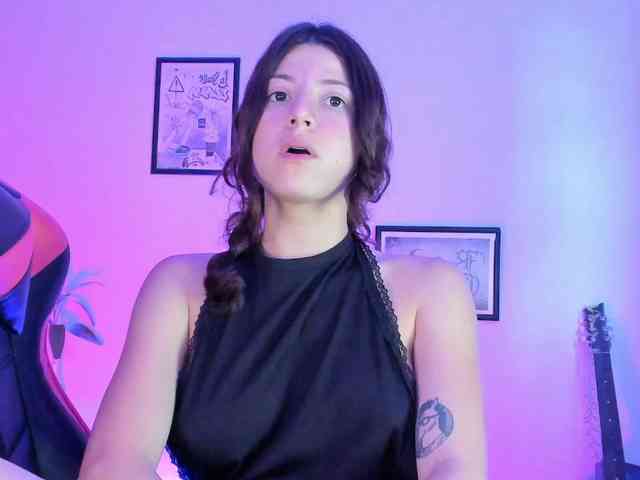 lolamustaine webcam