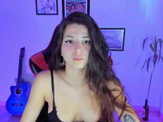 lolamustaine webcam