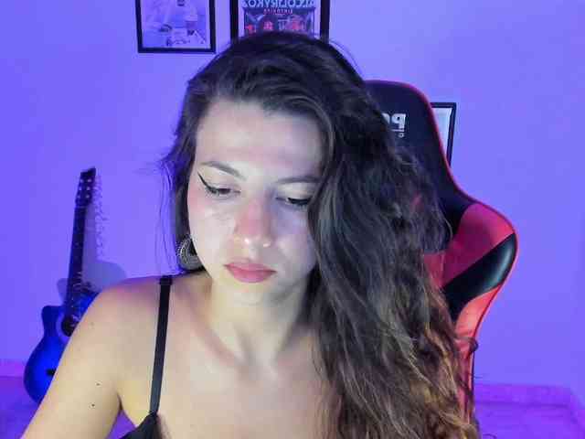 lolamustaine webcam