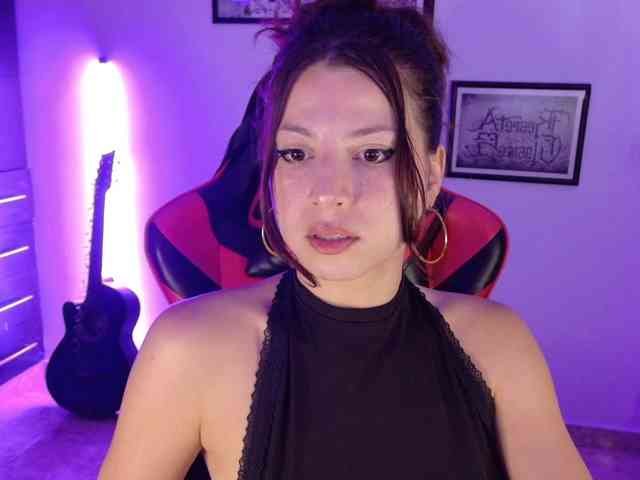 lolamustaine webcam