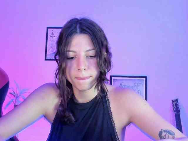 lolamustaine webcam