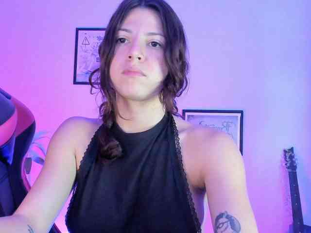 lolamustaine webcam