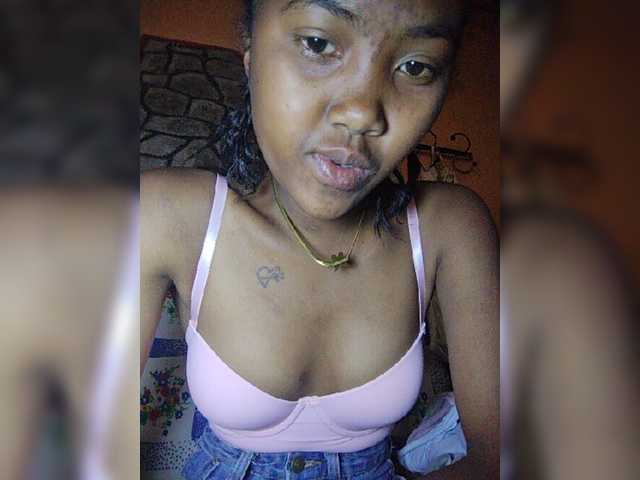 Stella11, en directo ahora en BongaCams