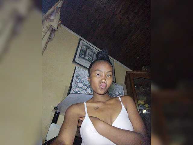 Stella11 live cam on BongaCams