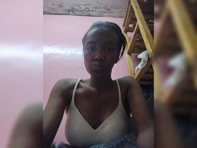 Stella11 live cam on BongaCams