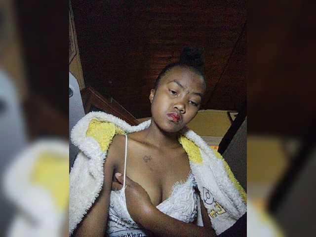 Stella11 live cam on BongaCams