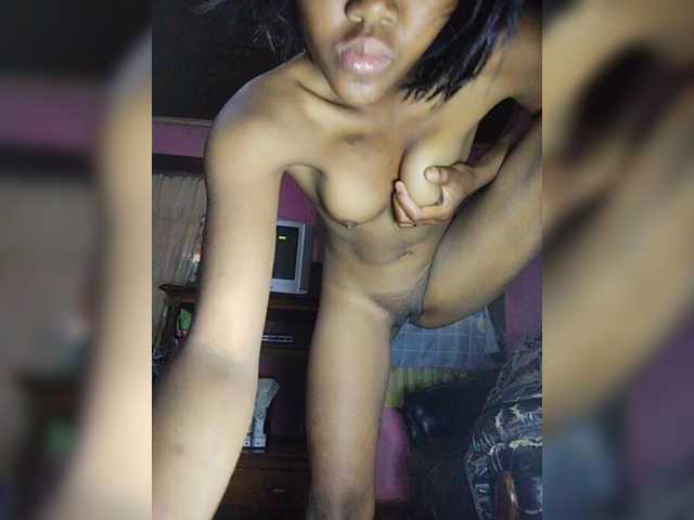 Stella11 live cam on BongaCams