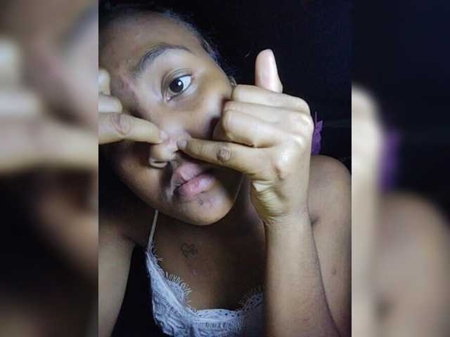 le modèle Stella11 est en webcam porno dans un show sur le site bongacams, il possède les tags suivants: Ebony,Brunette,Trimmed