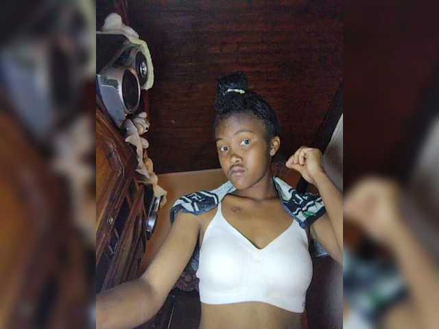 Stella11 live cam on BongaCams