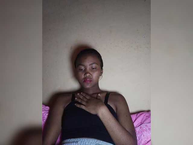 le modèle Stella11 est en webcam porno dans un show sur le site bongacams, il possède les tags suivants: Ebony,Brunette,Trimmed