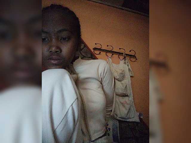 Stella11, live now on BongaCams