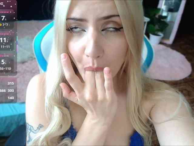 JustBlondie webcam