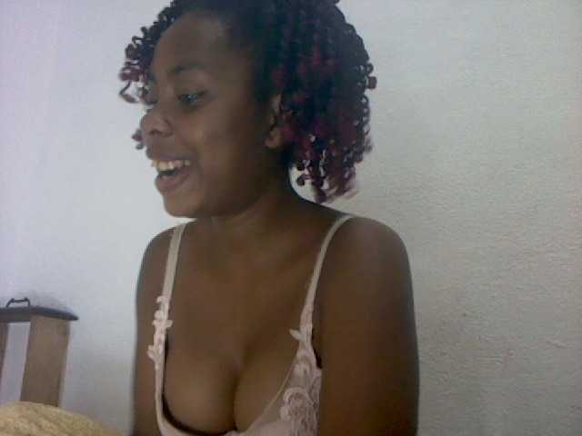 le modèle mmelodie est en webcam porno dans un show sur le site bongacams, il possède les tags suivants: Ebony,Brunette,Hairy