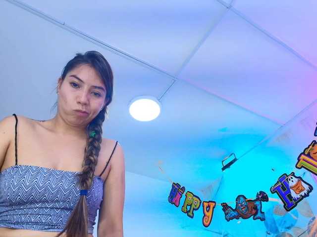 Ema-louisx live cam on BongaCams