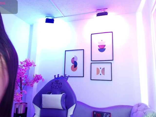 Ema-louisx live cam on BongaCams