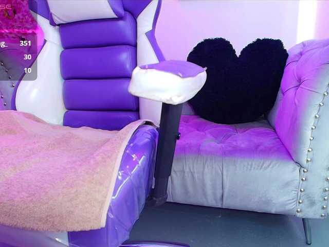 Ema-louisx live cam on BongaCams