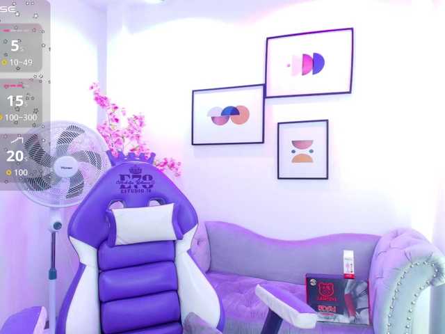 Ema-louisx live cam on BongaCams