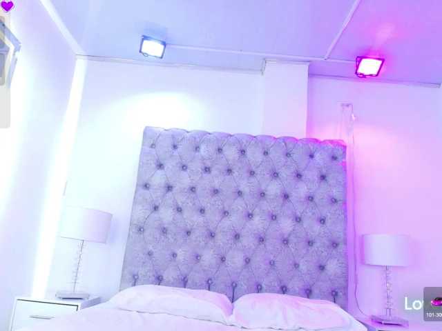 Ema-louisx live cam on BongaCams