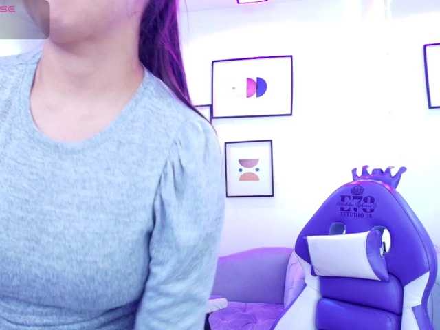Ema-louisx live cam on BongaCams