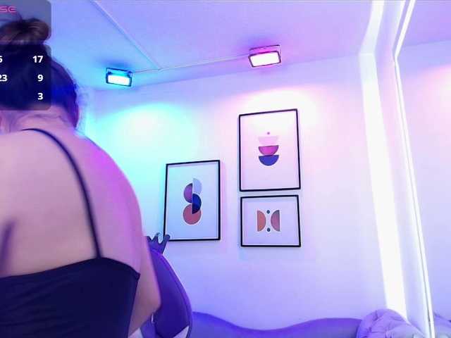 Ema-louisx live cam on BongaCams