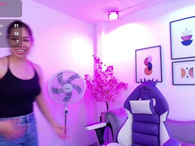 Ema-louisx live cam on BongaCams