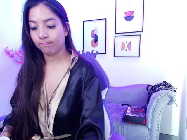 Ema-louisx live cam on BongaCams