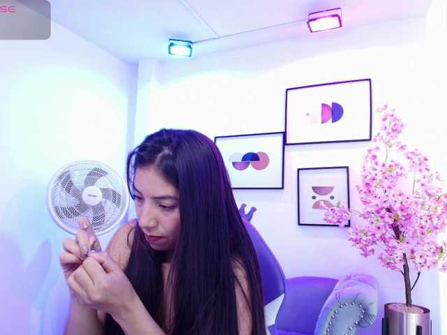 Ema-louisx live cam on BongaCams