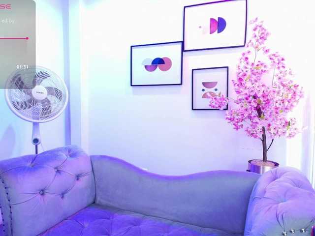Ema-louisx live cam on BongaCams