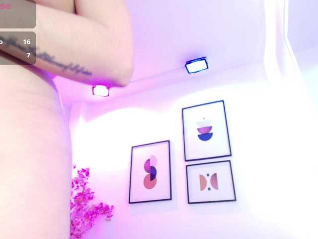 Ema-louisx live cam on BongaCams
