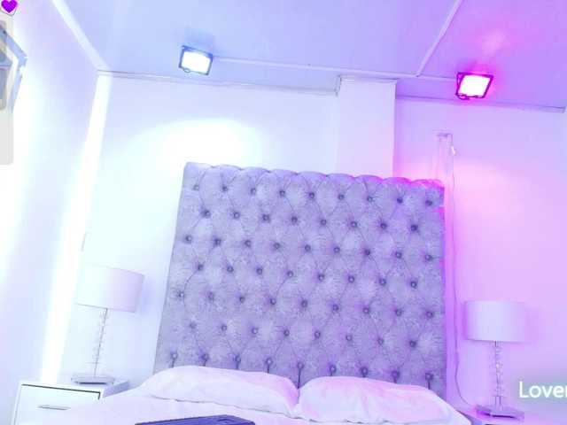 Ema-louisx live cam on BongaCams