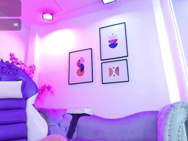 Ema-louisx live cam on BongaCams