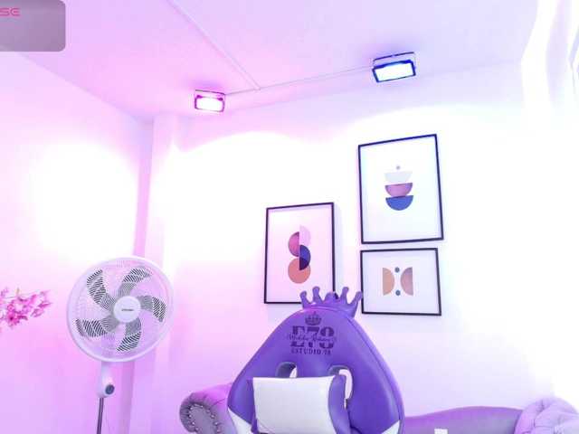 Ema-louisx live cam on BongaCams