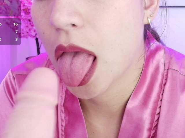 Ema-louisx live cam on BongaCams