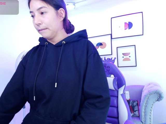 Ema-louisx live cam on BongaCams