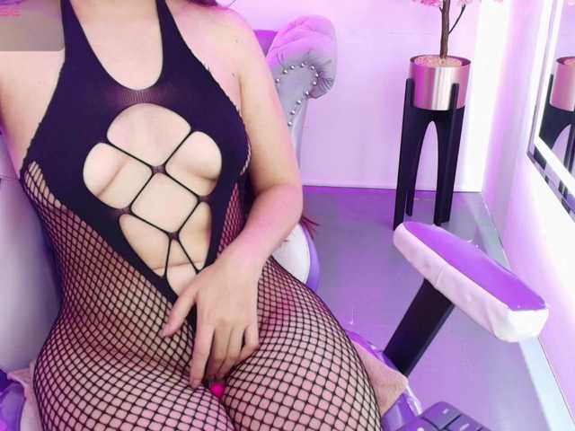 Ema-louisx live cam on BongaCams