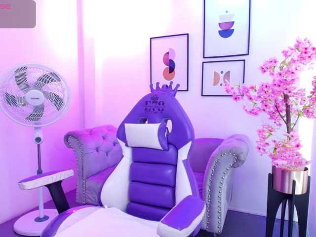 Ema-louisx Live Cam on BongaCams