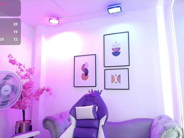 Ema-louisx live cam