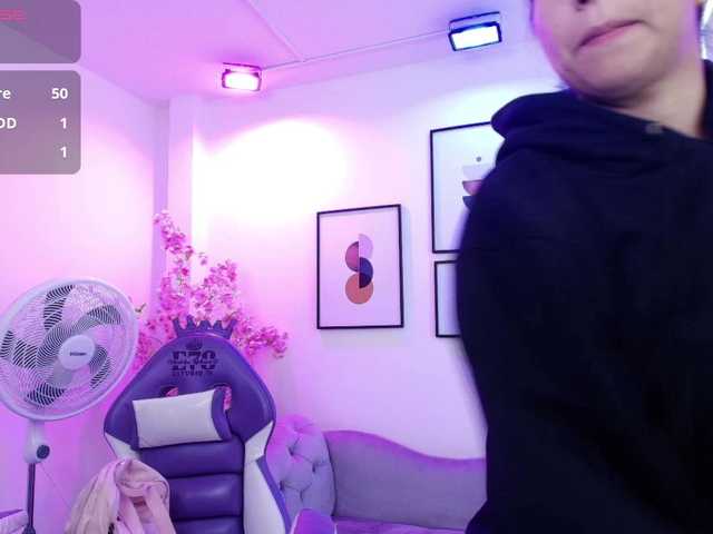 Ema-louisx live cam on BongaCams