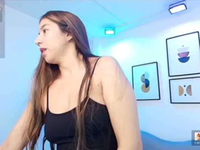 Ema-louisx live cam on BongaCams