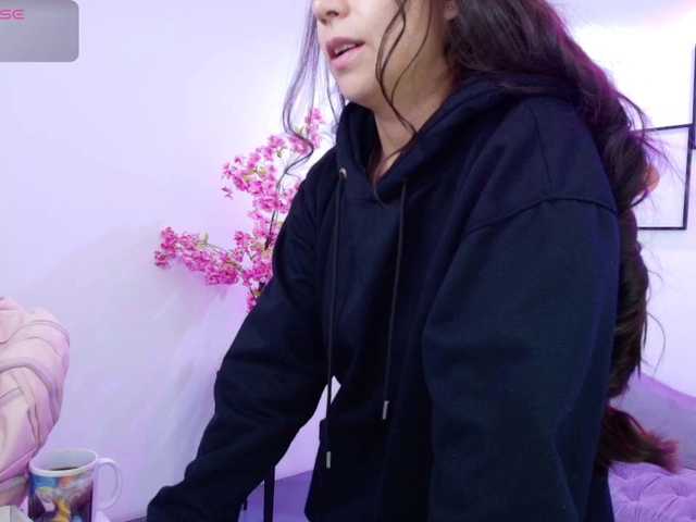 Ema-louisx live cam on BongaCams