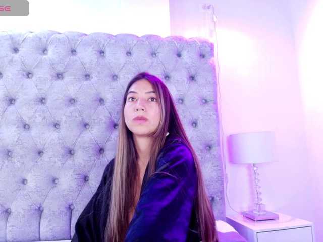 Ema-louisx live cam on BongaCams