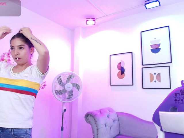 Ema-louisx live cam on BongaCams